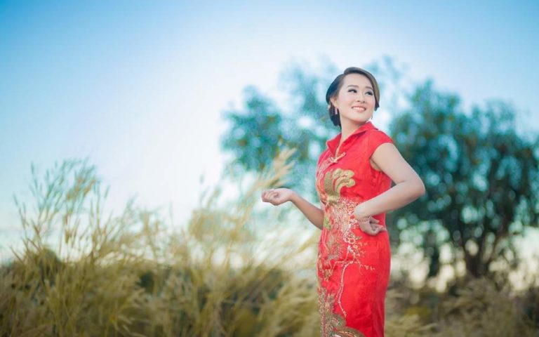 femme chinoise en qipao